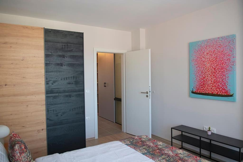 New York: A Spacious Modern Apartment With Parking Sofia Eksteriør billede