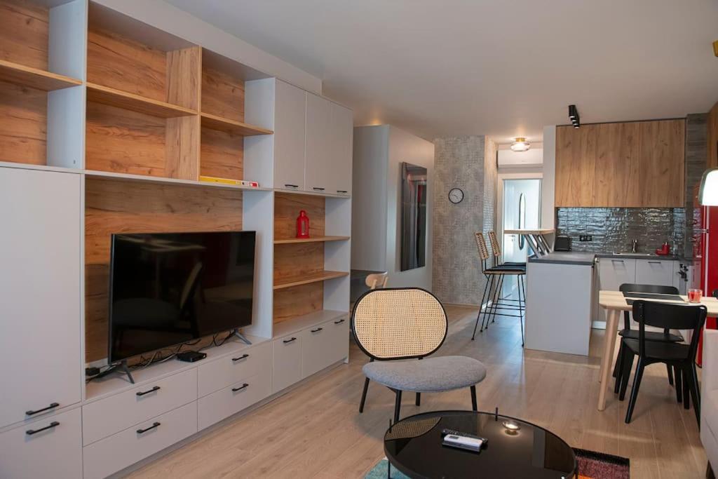 New York: A Spacious Modern Apartment With Parking Sofia Eksteriør billede