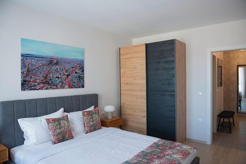 New York: A Spacious Modern Apartment With Parking Sofia Eksteriør billede